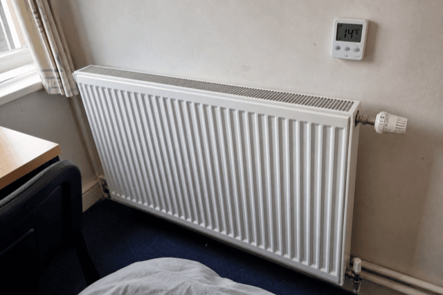 Radiator control valve with no heat output, room thermometer showing 14°C